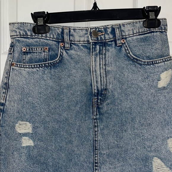H&M Blue Classic Denim Skirt with Authentic Fading - Picture 5 of 6